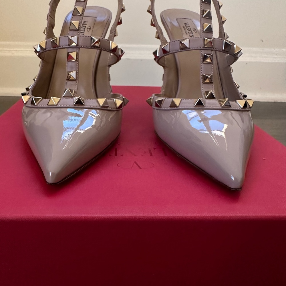 Valentino Garavani Rockstud Patent Leather Slings size 39 Preowned - Picture 11 of 13